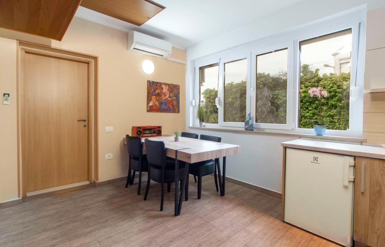 Apartmaji Pri Bosi Nogi Izola Exteriér fotografie