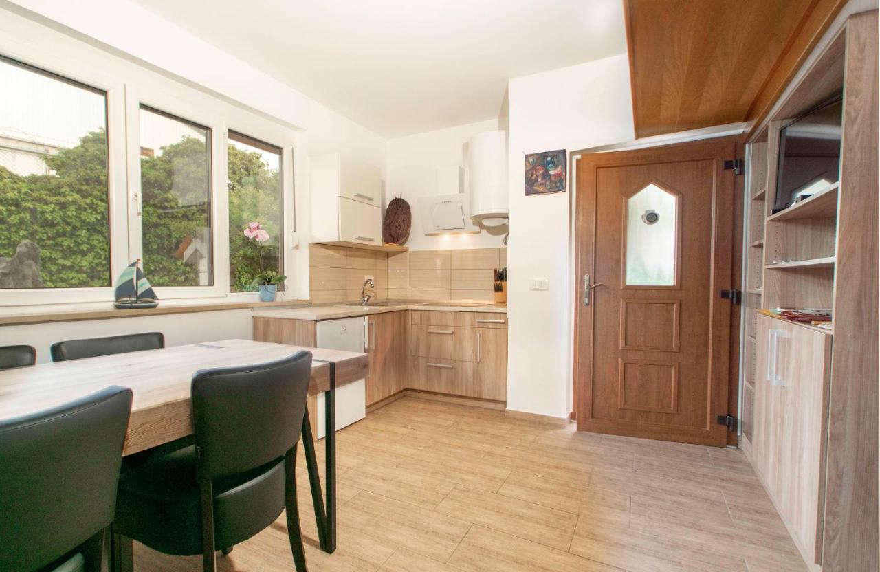 Apartmaji Pri Bosi Nogi Izola Exteriér fotografie